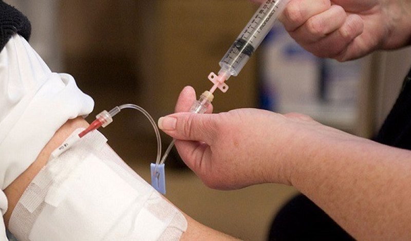 Dinh dưỡng qua đường tĩnh mạch truyền thẳng vào máu bệnh nhân