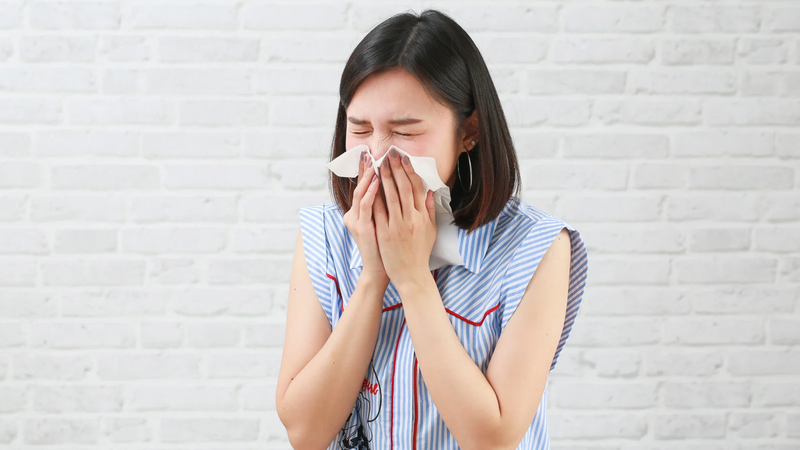 Ho và hắt hơi đúng cách giúp ngăn chặn lây nhiễm qua đường hô hấp
