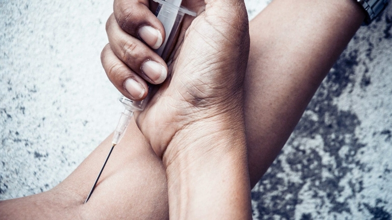 Tự gây thương tích: Nguyên nhân, triệu chứng và điều trị 2