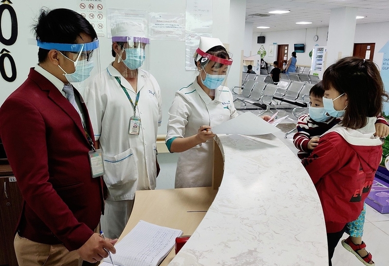 Tự làm nón kính bảo hộ thật đơn giản để phòng COVID-19 2