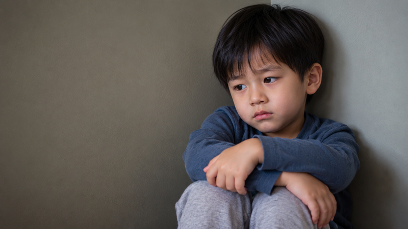 Sang chấn thời thơ ấu có thể góp phần hình thành đặc điểm tự luyến