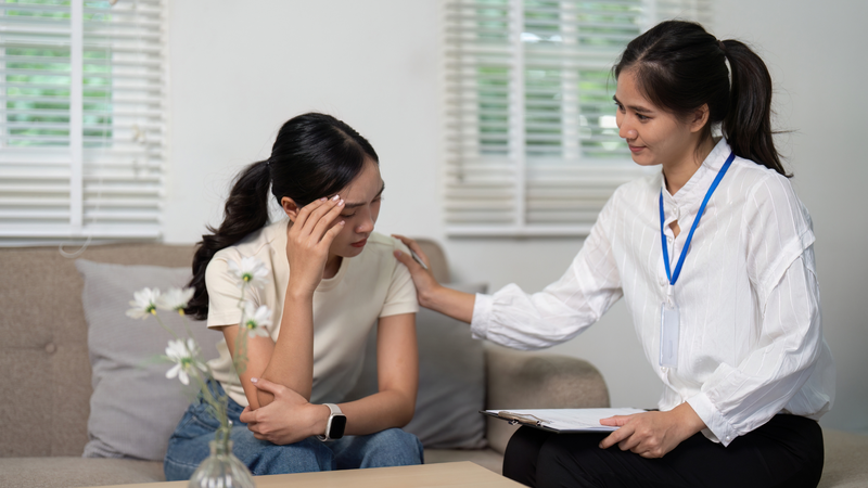 Nên gặp chuyên gia tâm lý nếu tình trạng tự thao túng kéo dài và ảnh hưởng đến cuộc sống