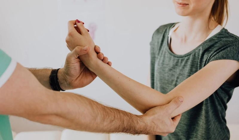 Tư thế con quạ thực hiện như thế nào? Lưu ý những lỗi sai thường gặp 3