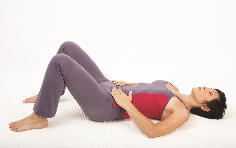 Khám phá các tư thế nằm giảm mỡ bụng của người Nhật cực hay 1