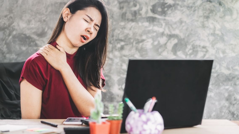 Hướng dẫn chi tiết cách tự xoa bóp chữa đau vai gáy ngay tại nhà 1