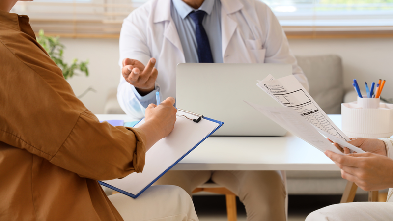 Bác sĩ giải thích về những hiểu lầm phổ biến về trẻ làm IVF cho cha mẹ