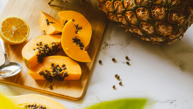 Đu đủ, dứa là các thực phẩm giàu enzyme tự nhiên giúp hỗ trợ quá trình tiêu hóa