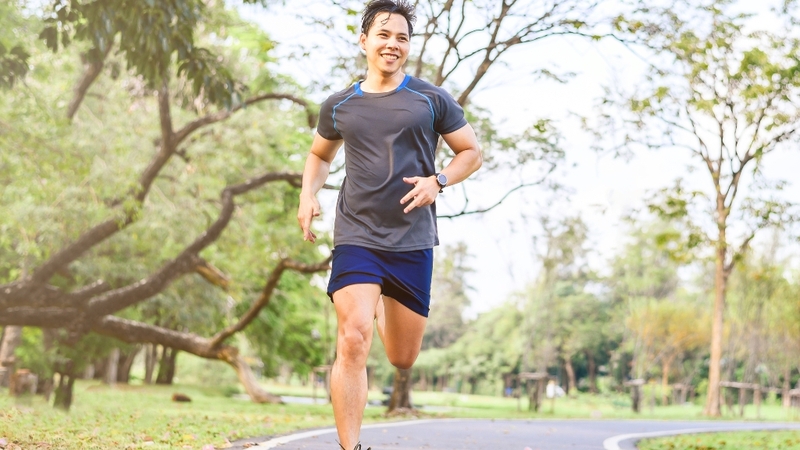 Vận động đều đặn và hạn chế thói quen xấu giúp bảo vệ tuyến tiền liệt tốt hơn