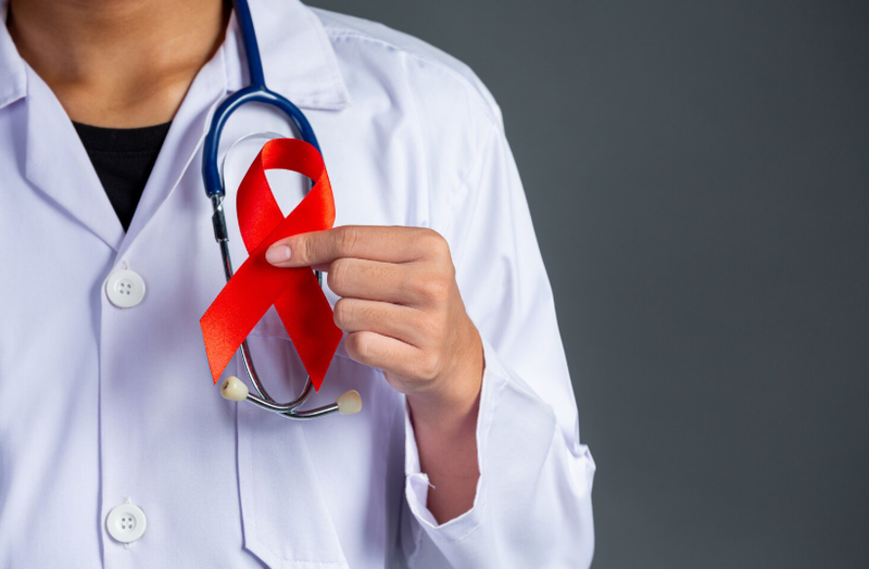Nếu nghi ngờ nhiễm HIV, hãy thăm khám bác sĩ càng sớm càng tốt để được tư vấn và xét nghiệm kịp thời