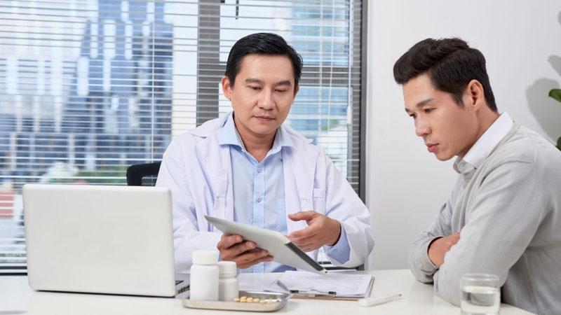 Nên tham khảo ý kiến bác sĩ để có chẩn đoán chính xác và phương pháp điều trị phù hợp