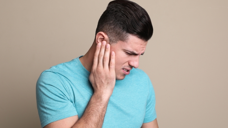 Tự xử lý u bã đậu tại nhà có thể khiến tình trạng trở nên phức tạp