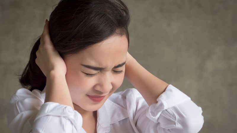 Ù tai kéo dài: Triệu chứng nguy hiểm chớ xem thường 1