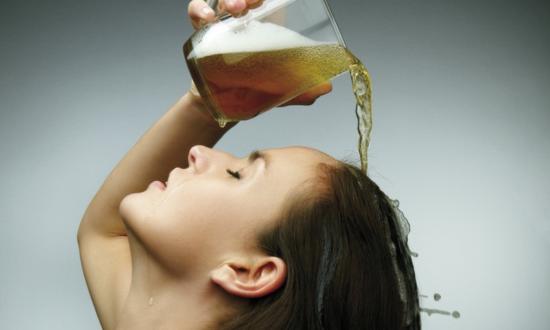 Các mẹo ủ tóc bằng bia giúp tóc khỏe mạnh, suôn mượt 2