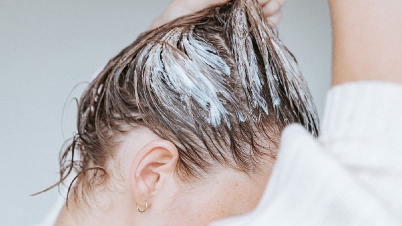 Làm sao tránh sai lầm khi trị gàu nặng