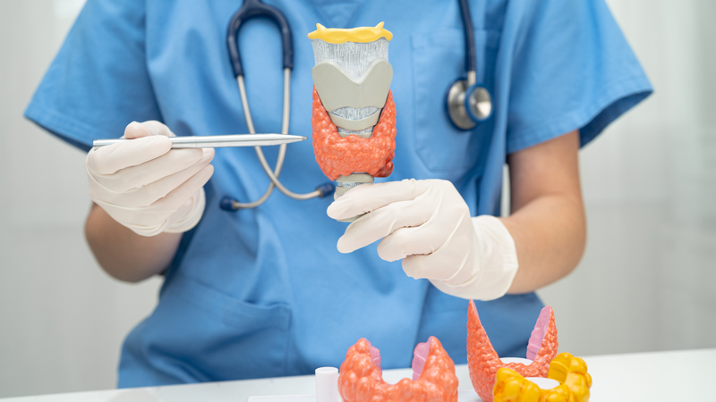 Khi có vấn đề về tuyến giáp, người bệnh nên nhanh chóng đến gặp bác sĩ