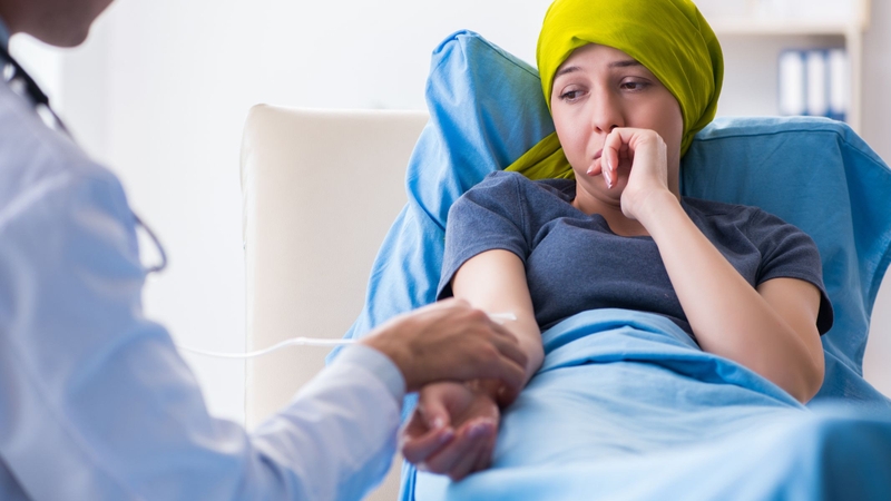 Thể trạng và sức khỏe tổng thể ảnh hưởng lớn đến khả năng đáp ứng và lựa chọn phương pháp điều trị của người bệnh