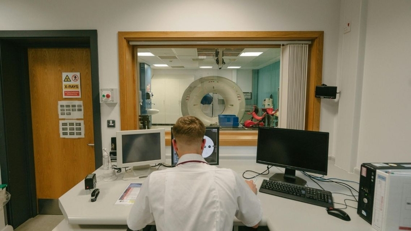 Chụp CT hoặc MRI gan giúp bác sĩ đánh giá kích thước và số lượng khối u trong gan