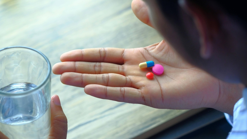 Bác sĩ có thể kê thuốc giảm đau cho người bị ung thư khoang miệng