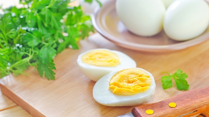 Trứng gà giàu protein, vitamin và khoáng chất, giúp hỗ trợ sức khỏe người bệnh ung thư