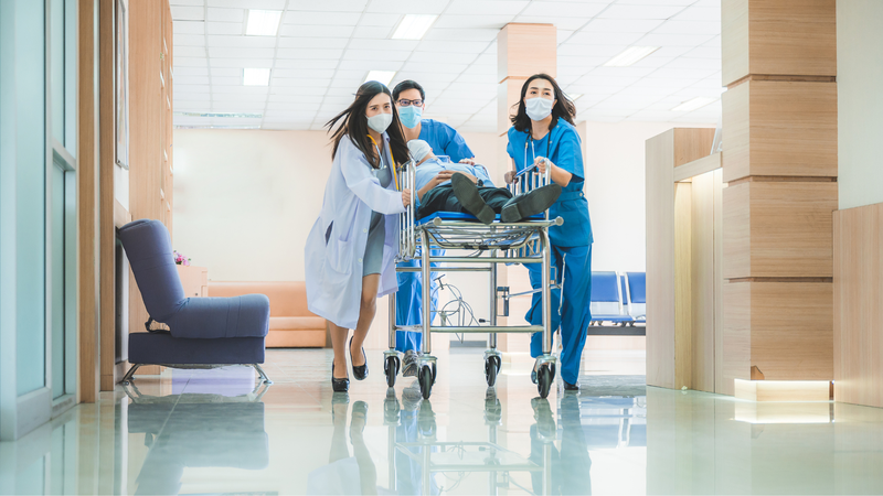 Khi phát hiện ho ra máu, cần đưa người bệnh đến cơ sở y tế ngay