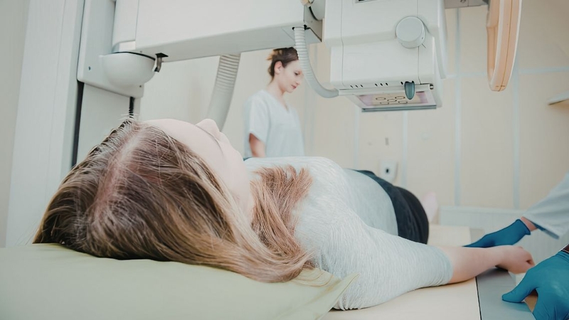 Nhiều yếu tố bên ngoài có thể làm tăng nguy cơ ung thư xương