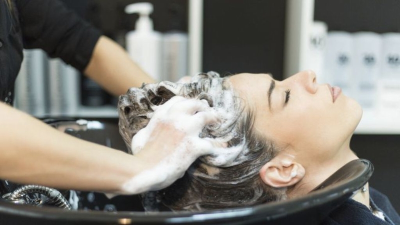 Uốn tóc bao lâu thì gội đầu? Chăm sóc tóc uốn sao cho khoa học? 1