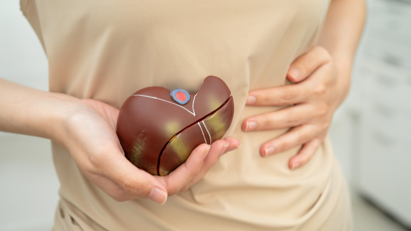 Gan bị tổn thương khiến quá trình xử lý cồn kém hiệu quả gây nên tình trạng phản ứng dị ứng