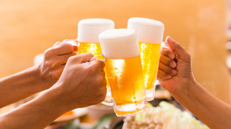 Nên uống nhiều nước và ngừng uống bia khi bị dị ứng