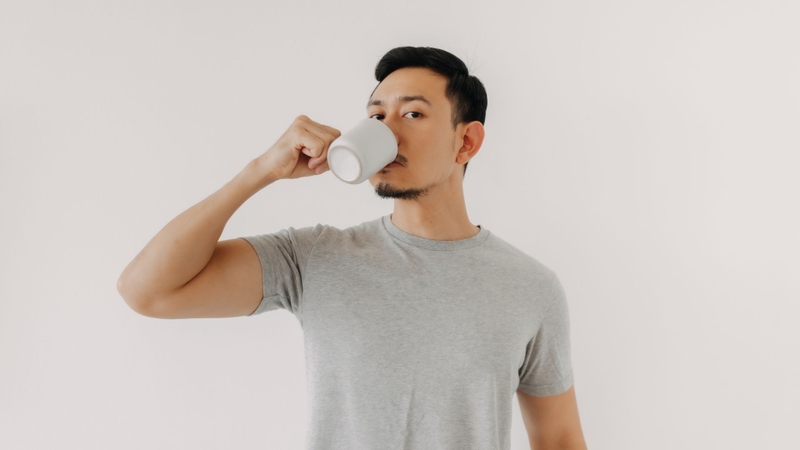 Lựa chọn cà phê đã khử caffeine là một giải pháp an toàn hơn