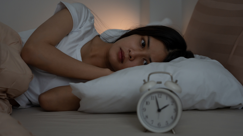Thận trọng khi dùng cà phê đen nếu có bệnh lý nền hoặc mất ngủ