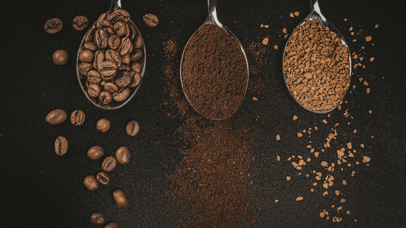 Cà phê xay hết hạn thường mất mùi thơm, vị kém cân bằng, thậm chí có mùi hôi dầu