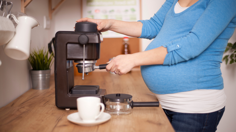 Uống cà phê khi mang thai có thực sự ảnh hưởng đến sự phát triển thần kinh của trẻ không? 1