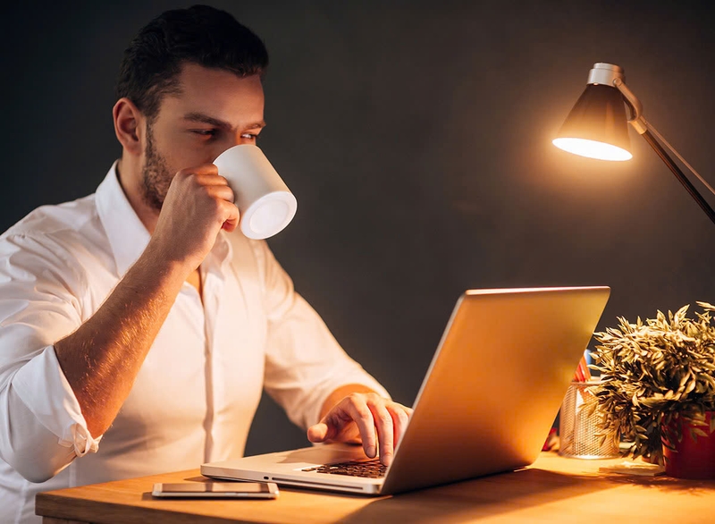 uong-ca-phe-vao-ban-dem-co-tot-khong-va-uong-ca-phe-luc-nao-la-tot 1.jpg