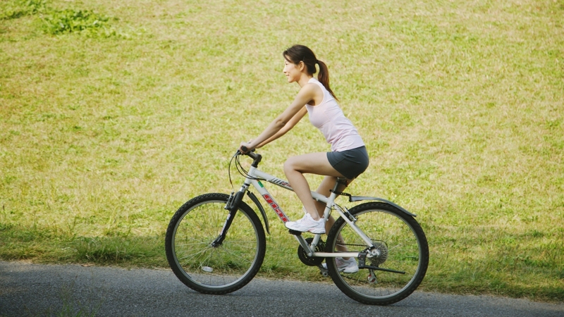 Vận động không chỉ giúp xương chắc khỏe mà còn thúc đẩy tuần hoàn và hỗ trợ tiêu hóa, làm giảm nguy cơ táo bón