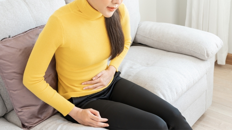 Một số người có thể gặp cảm giác nặng bụng hoặc buồn nôn khi uống canxi