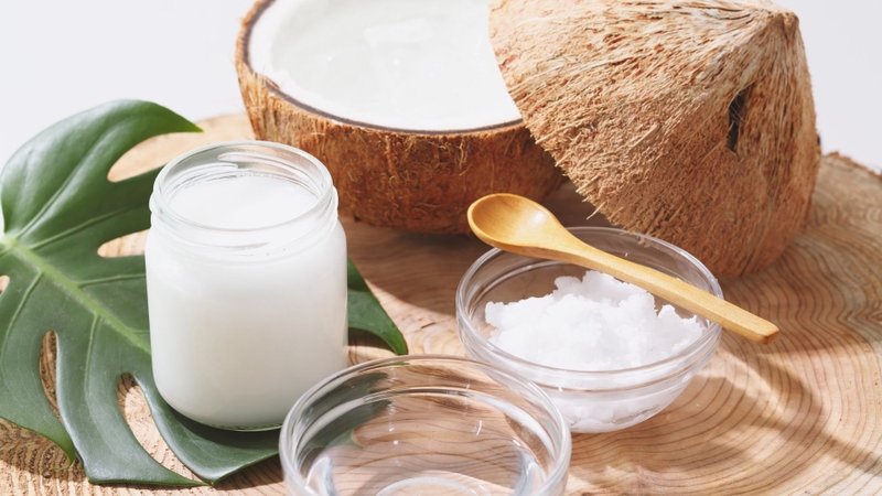 Nếu mới sử dụng, bạn có thể bắt đầu với một lượng nhỏ dầu dừa để đánh giá khả năng dung nạp
