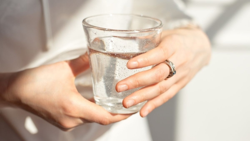 Uống ít nước nhưng đi tiểu nhiều có bị sao hay không? 3