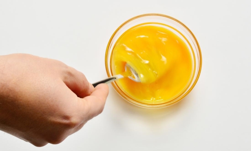 Uống lòng đỏ trứng gà với mật ong có tác dụng gì 2