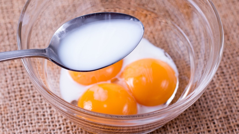 Uống lòng đỏ trứng gà với sữa đặc có tác dụng gì?
