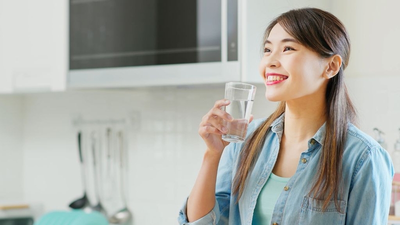 Uống nhiều nước có hết mụn không? Làm gì để hạn chế mụn? 2