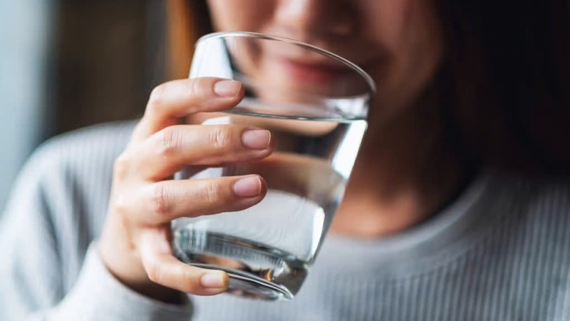 Uống nước ấm mang lại những lợi ích gì cho hệ tiêu hóa? 1