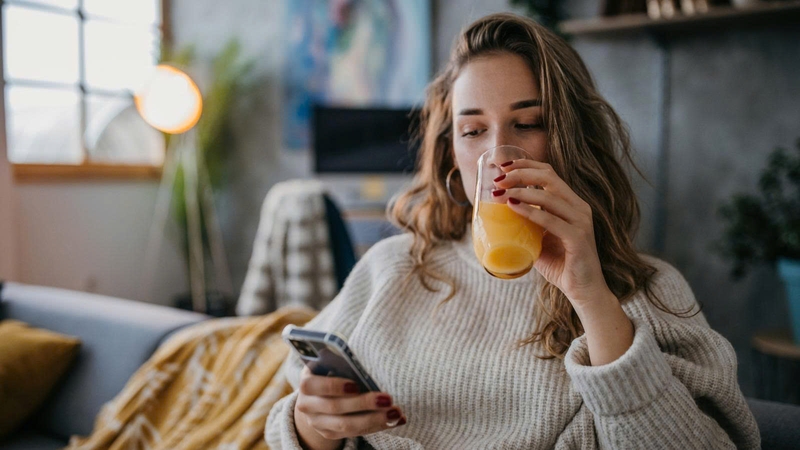 Nên chọn cam tươi ép tại nhà, hạn chế thêm đường hoặc sử dụng nước cam đóng hộp