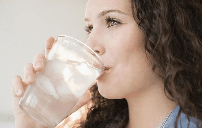 Giải đáp thắc mắc: Uống nước đá có bị nổi mụn không? 4
