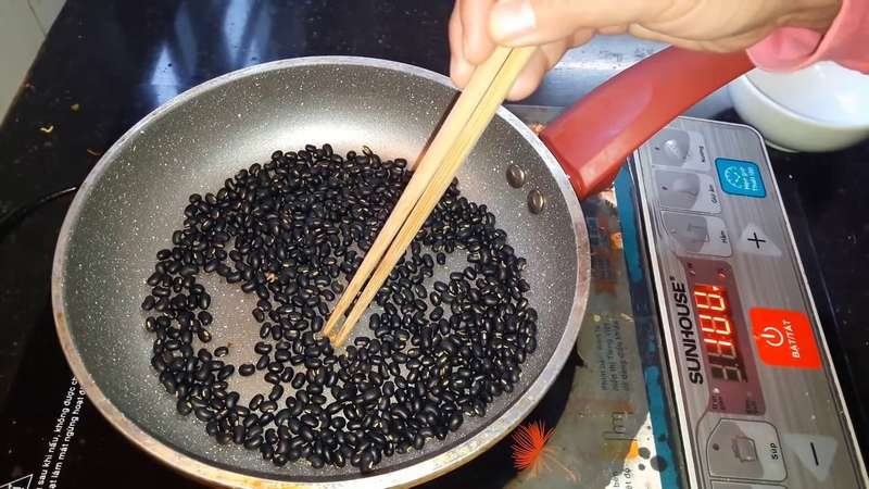 uống nước đậu đen rang liên tục trong 15 ngày 4