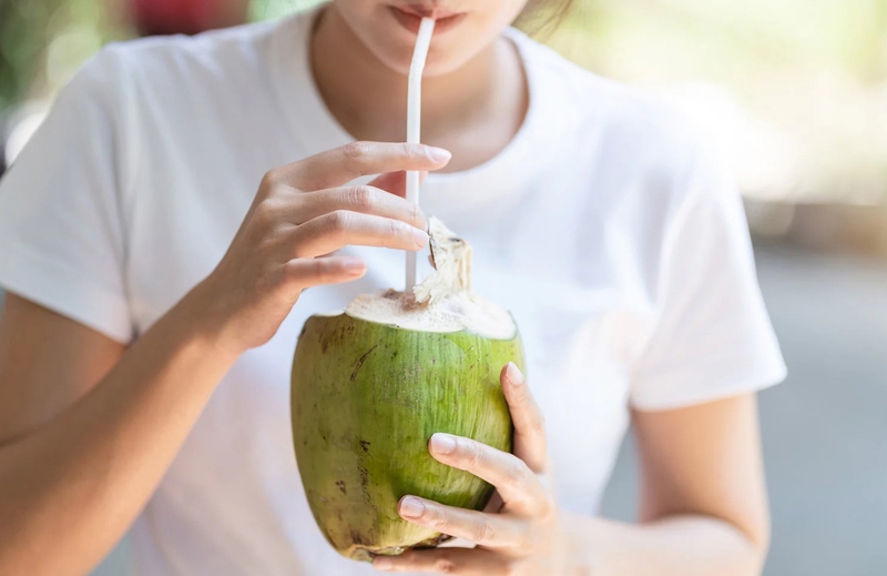 Uống nước dừa khi đói có tốt không? Những điều cần lưu ý khi uống 3