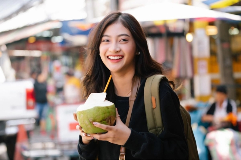 uong-nuoc-dua-moi-ngay-co-dep-da-khong-cach-su-dung-nuoc-dua-hieu-qua 1