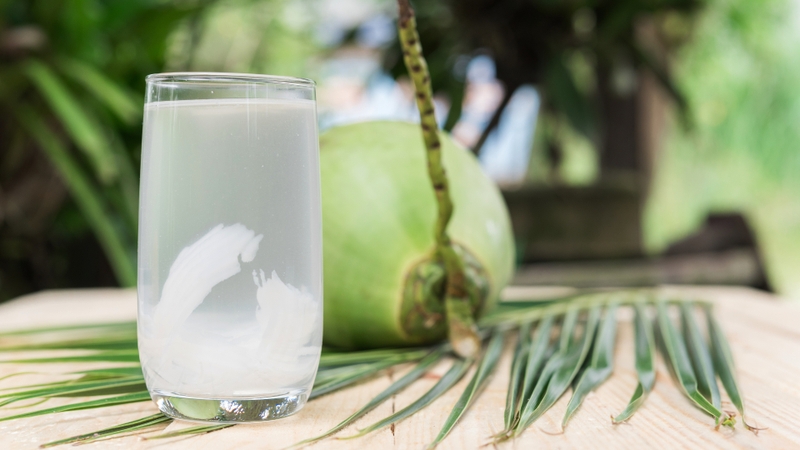 uống nước dừa trước khi quan hệ có tác dụng gì là thắc mắc của nhiều người