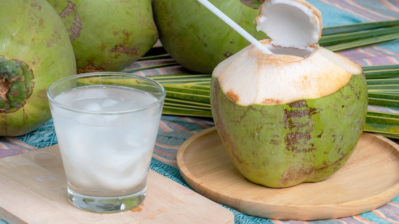 Nước dừa rất giàu chất điện giải như kali, natri, magie và canxi