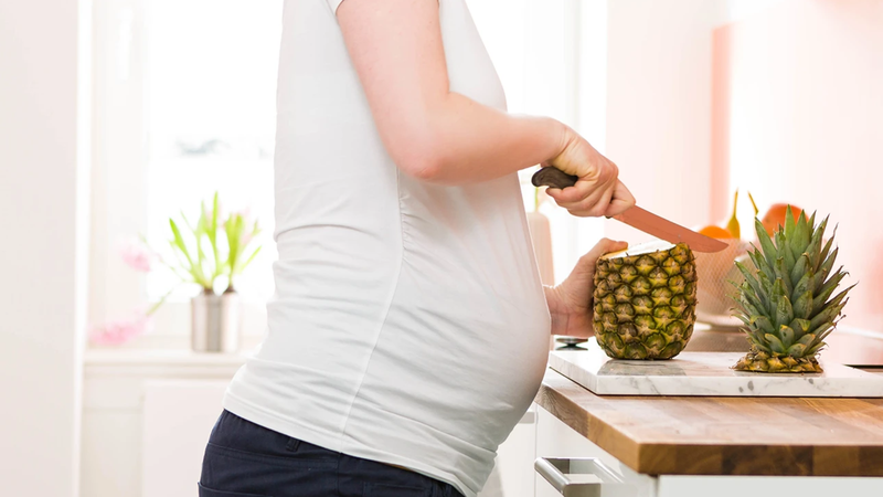 “Uống nước ép dứa có gây sảy thai không?” là thắc mắc của nhiều mẹ bầu