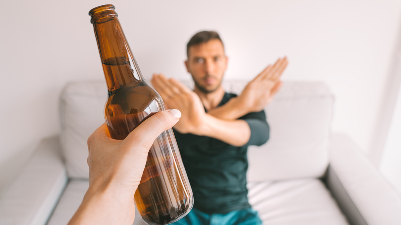 Hạn chế uống rượu bia để bảo vệ thanh quản